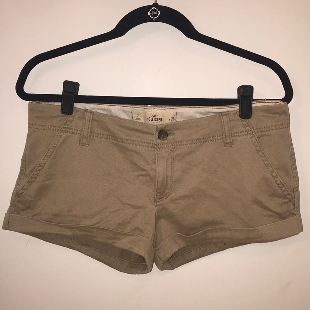 Hollister tan shorts with sewn in cuff size 7